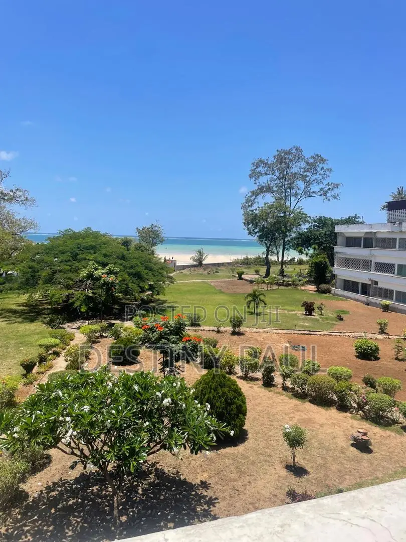 Modern 2 Bedroom Apartment With Beachview Point