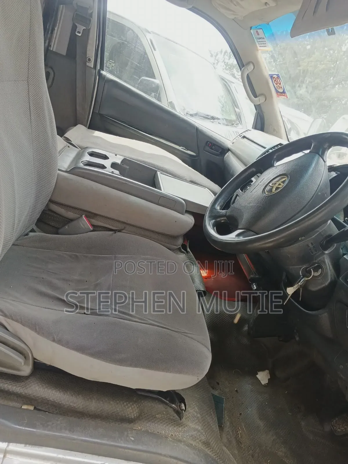 Toyota HiAce 2010