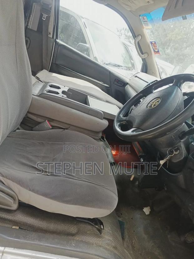 Toyota HiAce 2010 - thumbnail 5