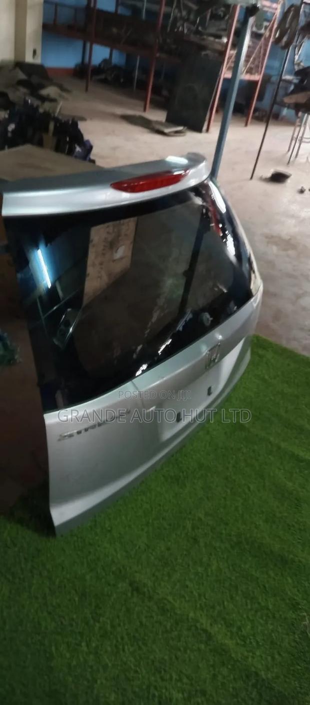 Honda Stream Boot/Tailgate - thumbnail 2