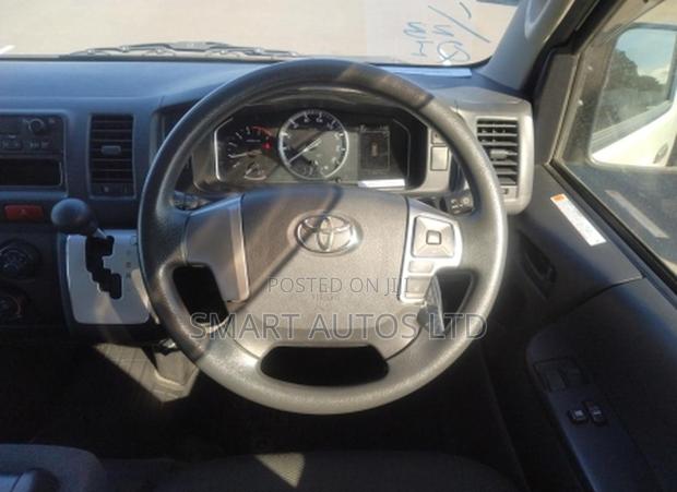 Toyota HiAce 2020 White - thumbnail 2