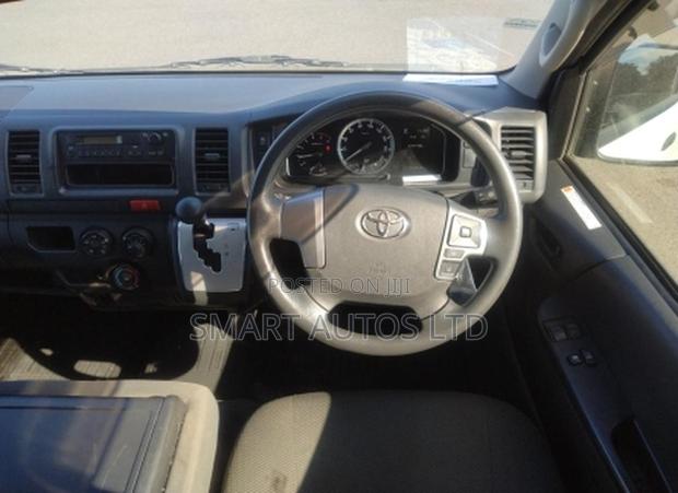 Toyota HiAce 2020 White - thumbnail 3