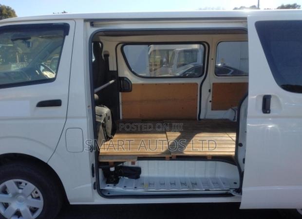Toyota HiAce 2020 White - thumbnail 9