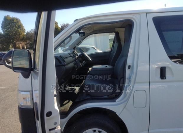 Toyota HiAce 2020 White - thumbnail 11
