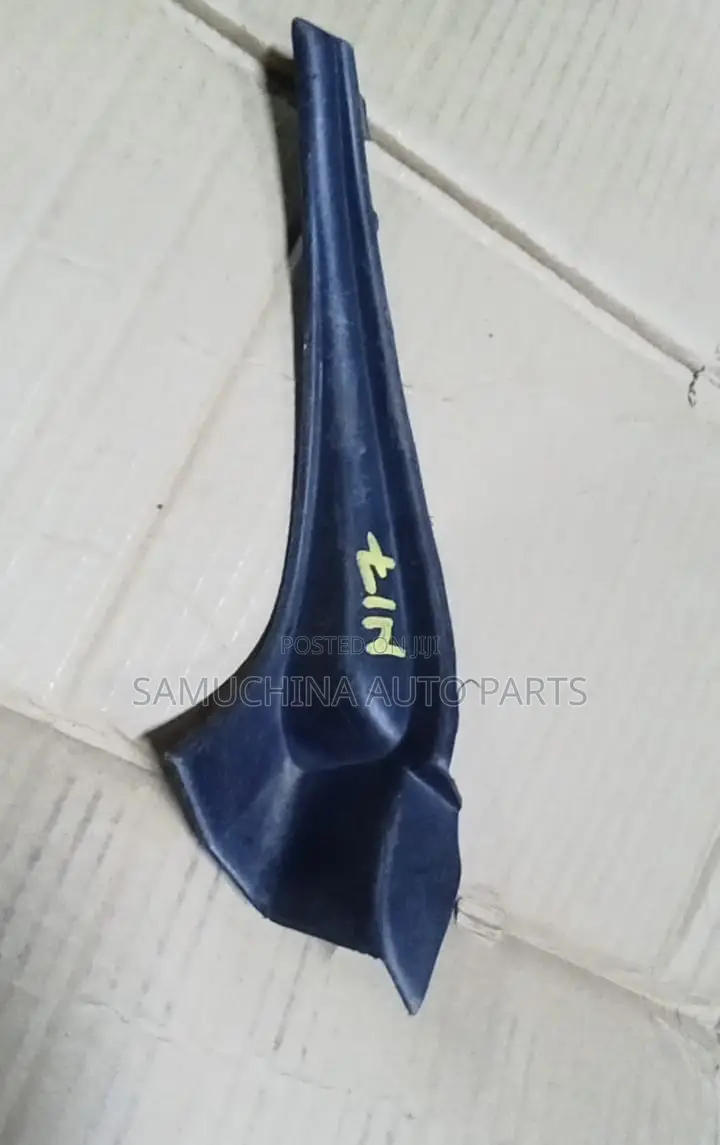 Windscreen Finisher Nissan Latio 
