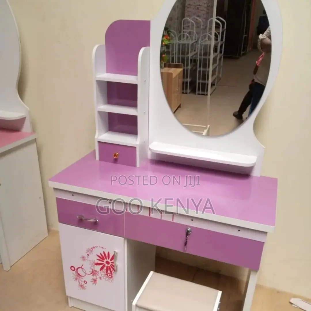 Vanity Set; Elegant Wooden Dressing Table With Fixed Mirror