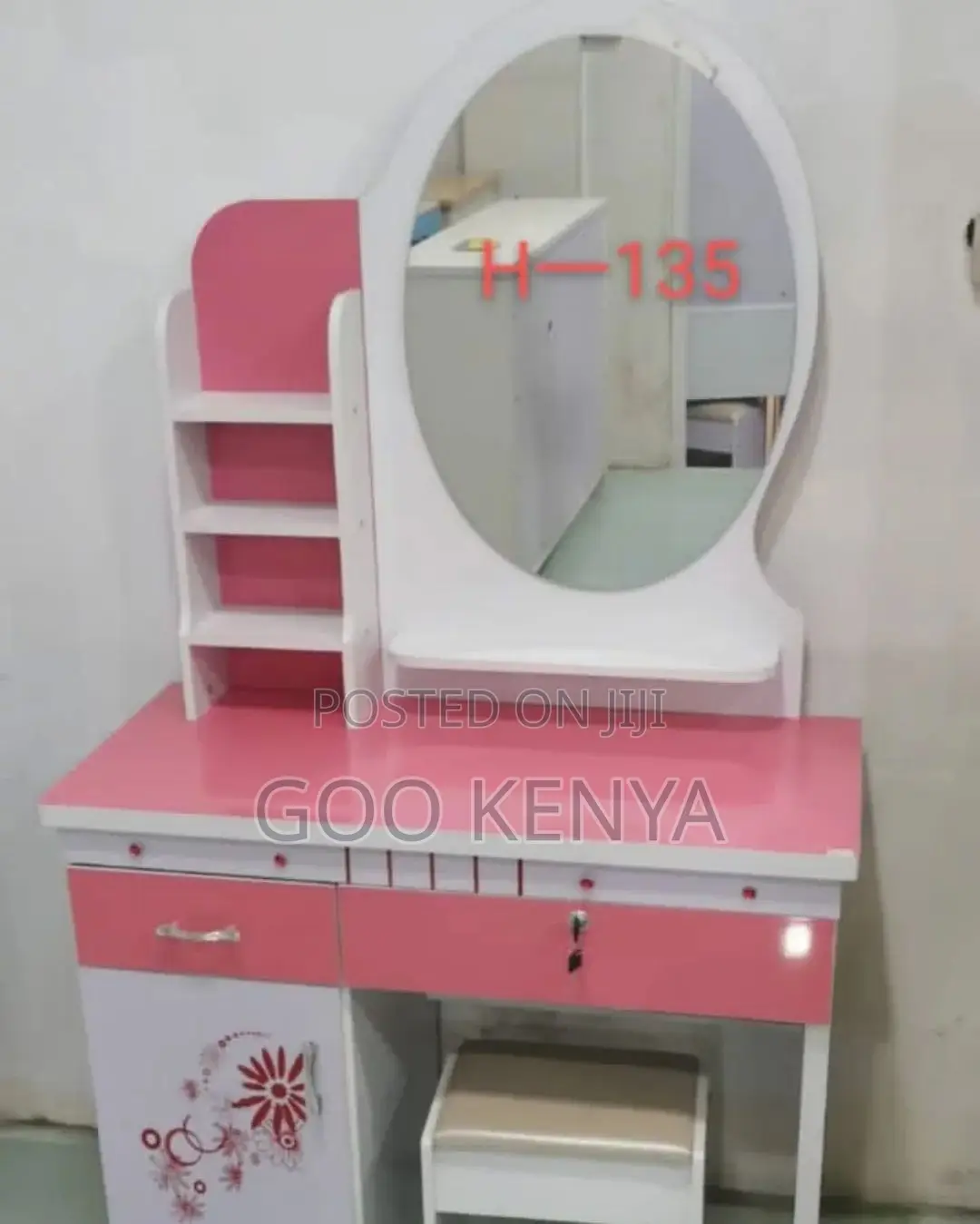 Vanity Set; Elegant Wooden Dressing Table With Fixed Mirror