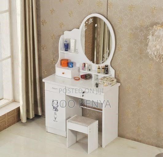 Vanity Set; Elegant Wooden Dressing Table With Fixed Mirror - thumbnail 8