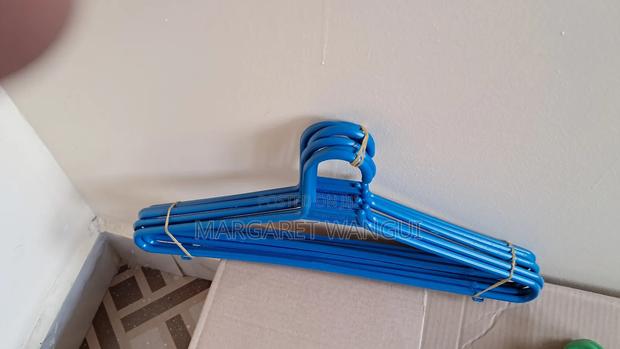 Plastic Cloth Hangers - thumbnail 2