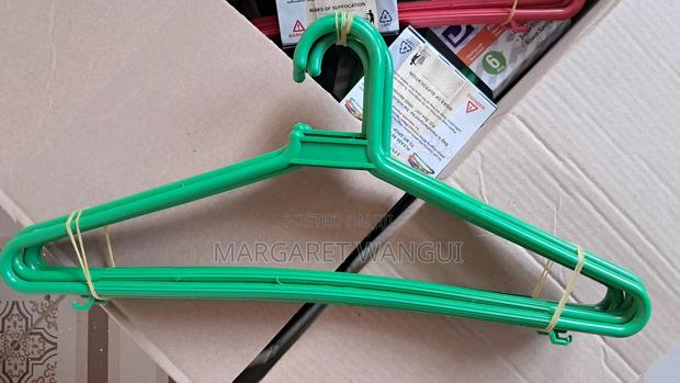 Plastic Cloth Hangers - thumbnail 3