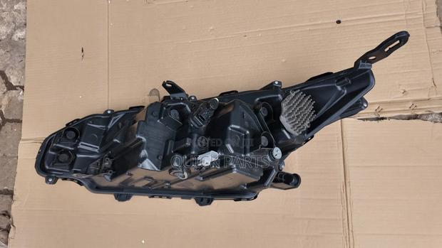 Left Handside Toyota Harrier 2020 Headlight - thumbnail 2