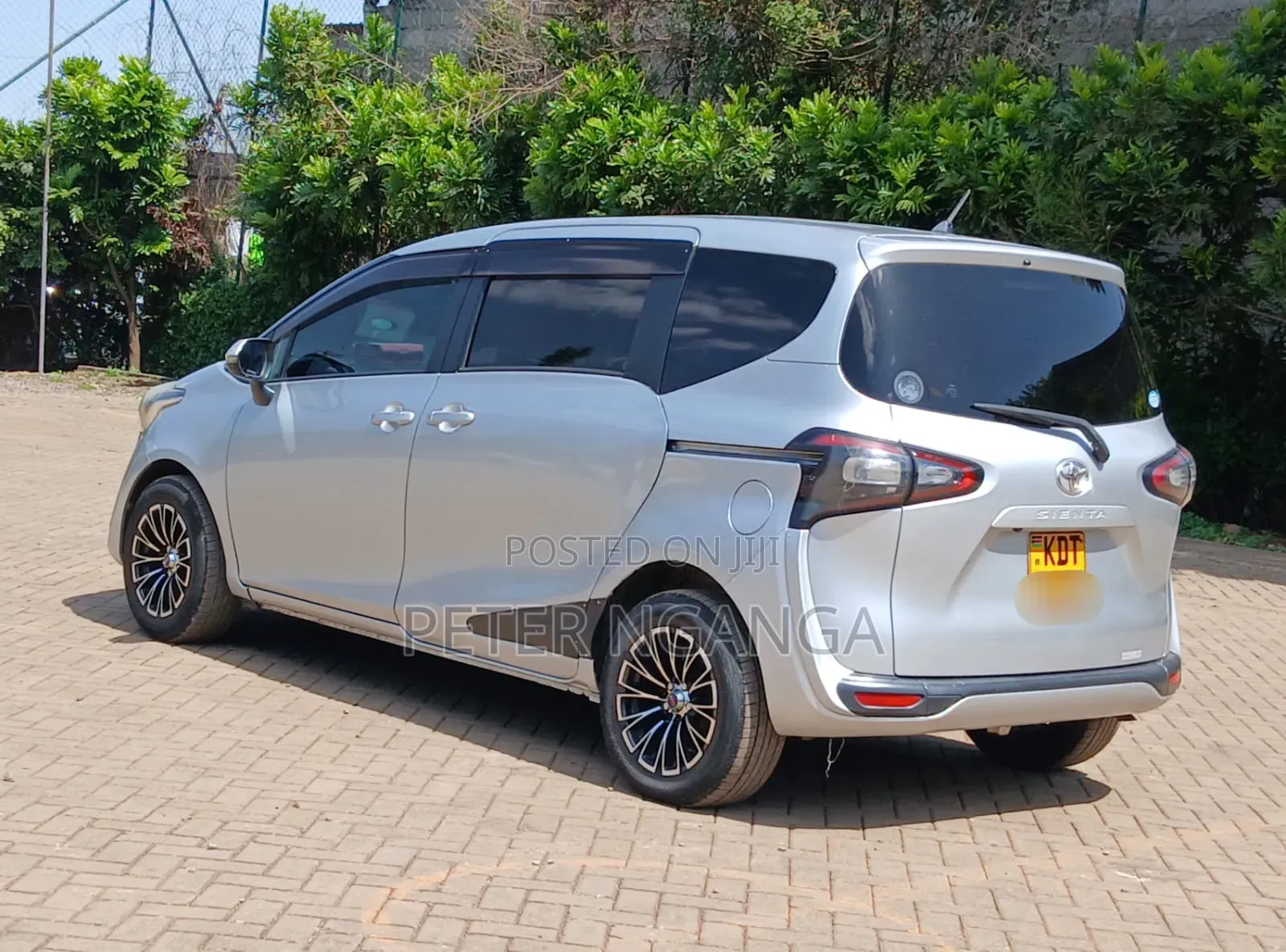 Toyota Sienta 2018 Silver