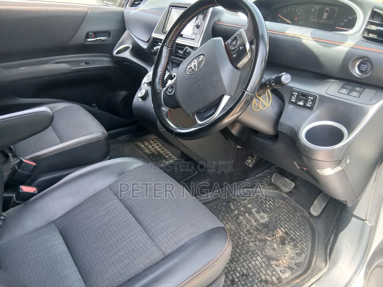 Toyota Sienta 2018 Silver