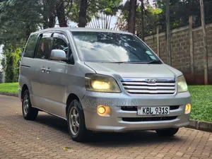 Toyota Noah 2003 Silver