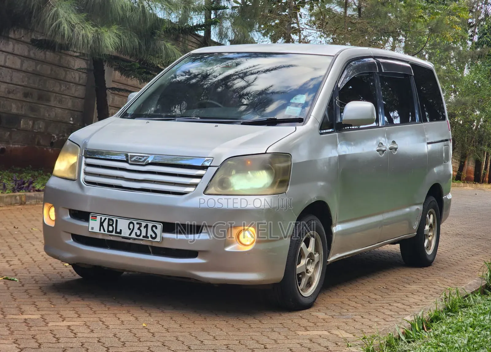 Toyota Noah 2003 Silver