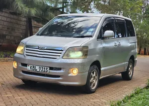 Toyota Noah 2003 Silver
