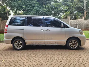 Toyota Noah 2003 Silver