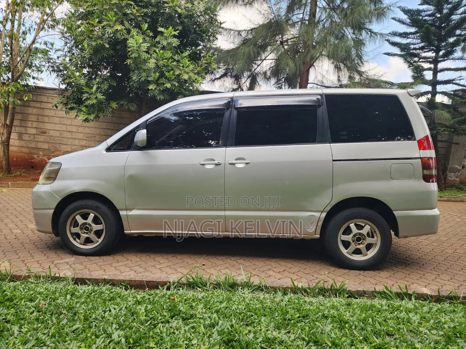 Toyota Noah 2003 Silver