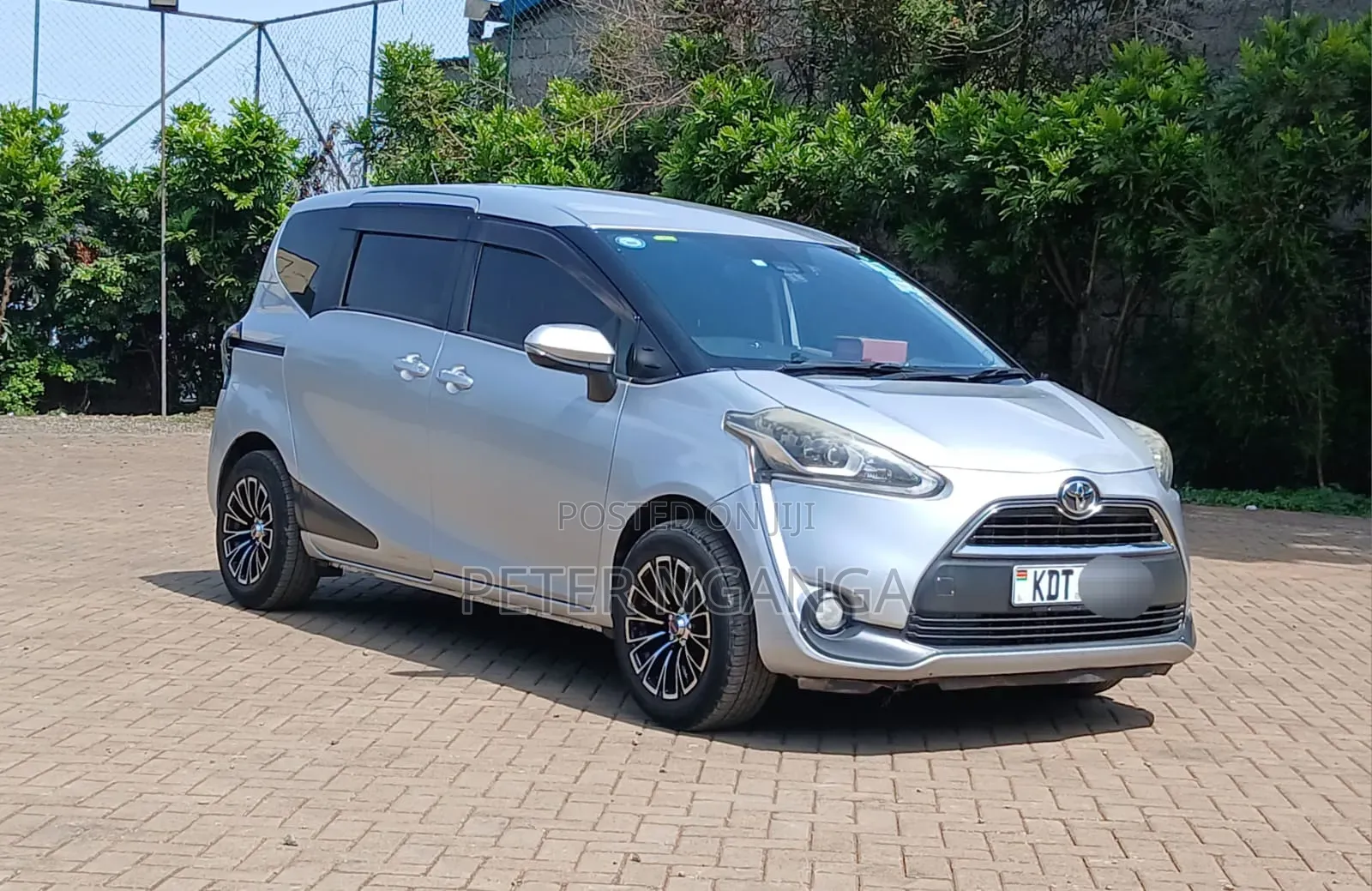 Toyota Sienta 2018 Silver