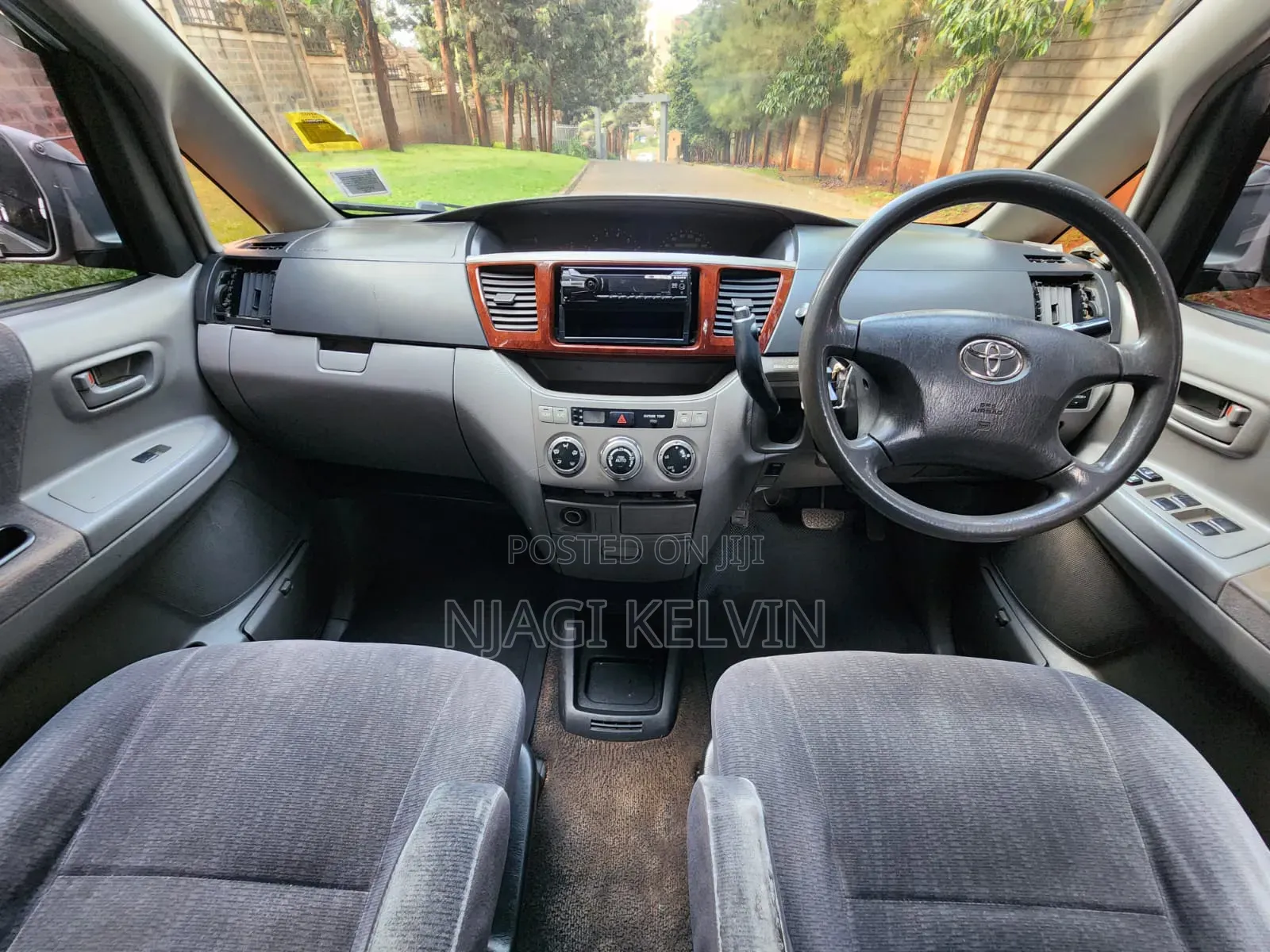 Toyota Noah 2003 Silver