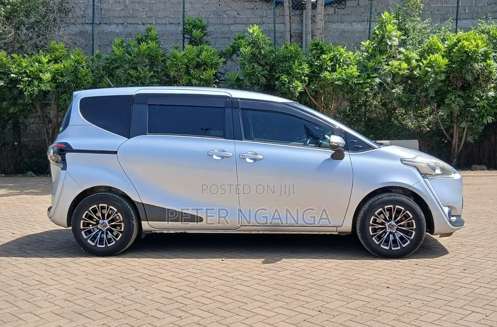 Toyota Sienta 2018 Silver