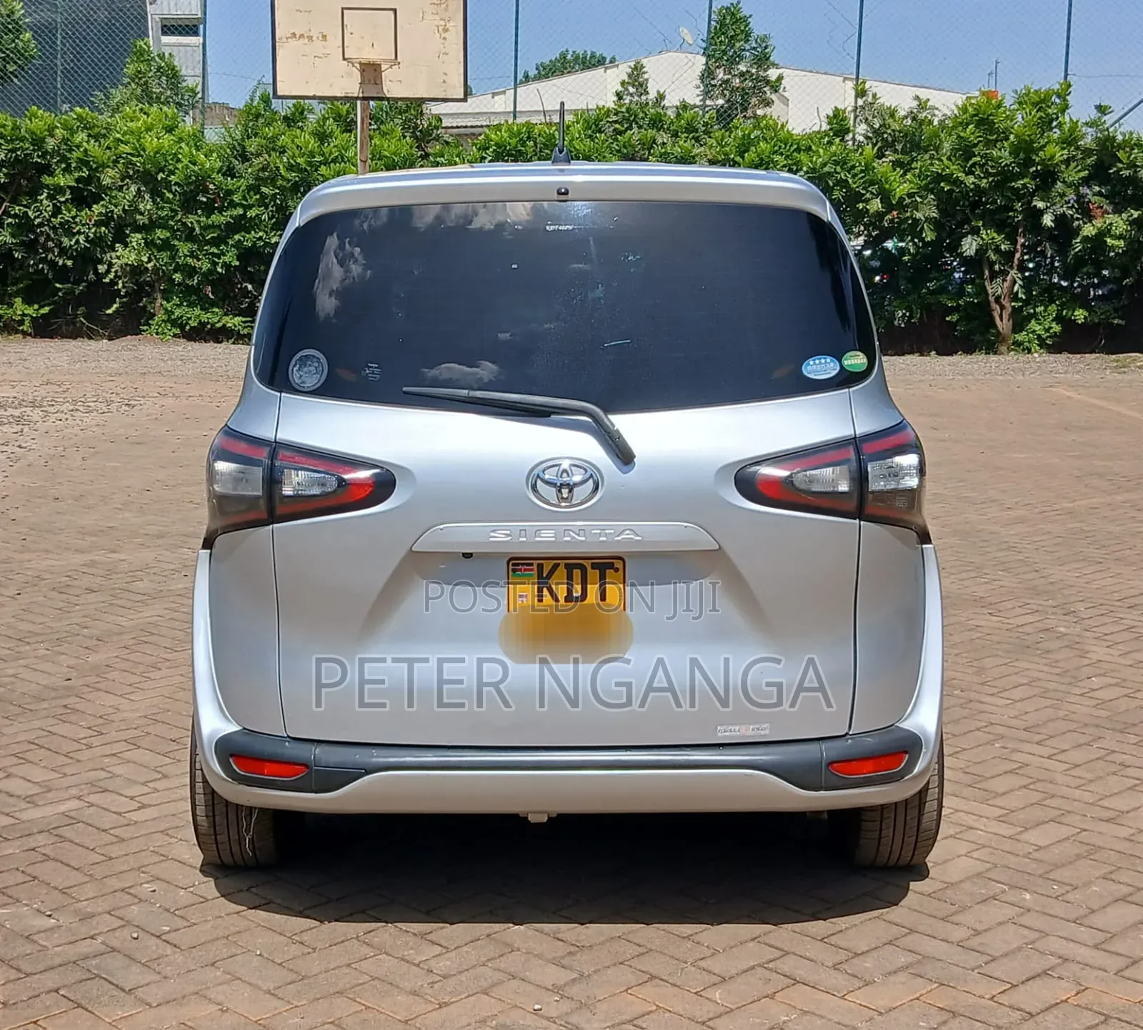 Toyota Sienta 2018 Silver