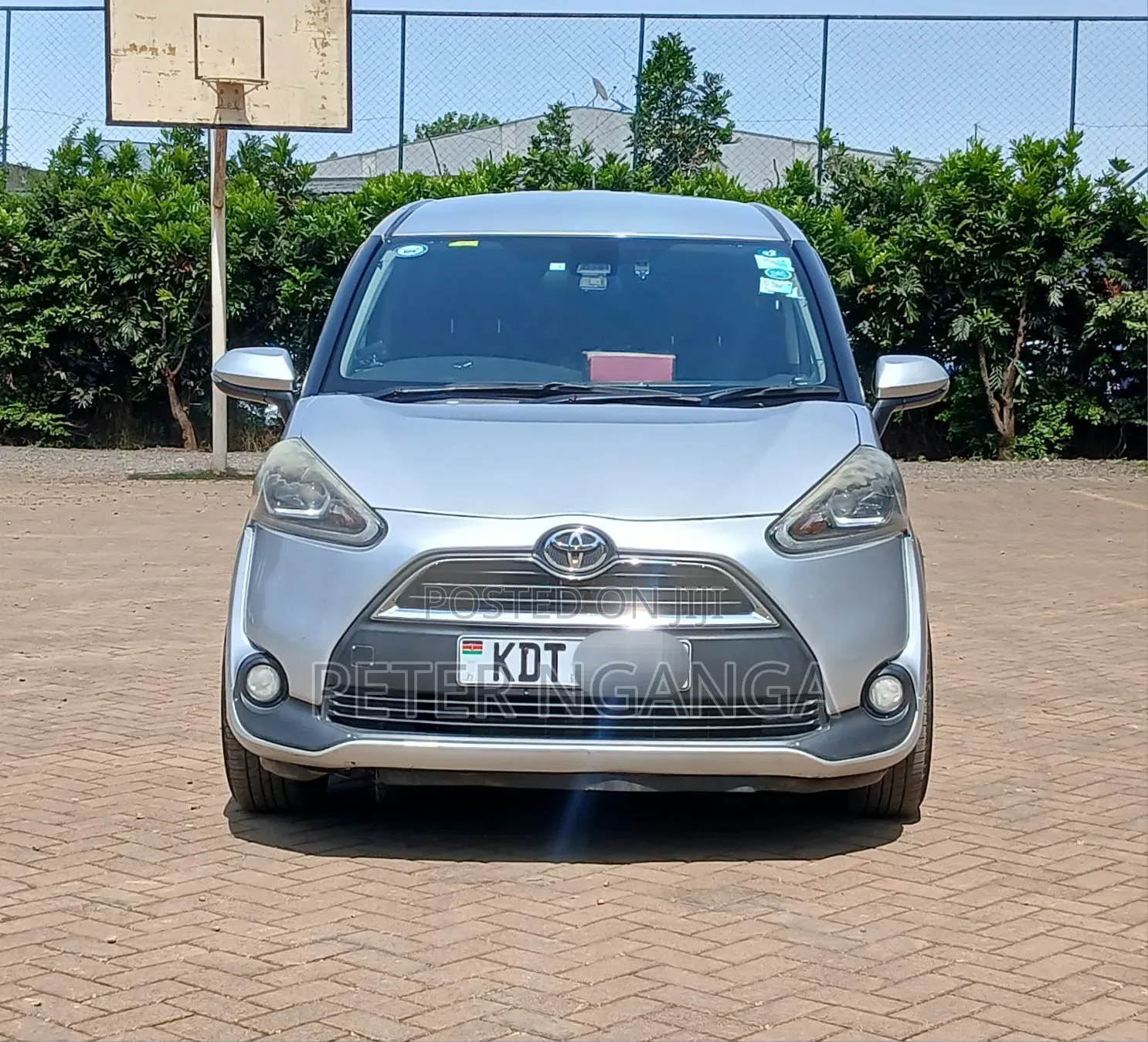 Toyota Sienta 2018 Silver