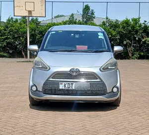 Toyota Sienta 2018 Silver