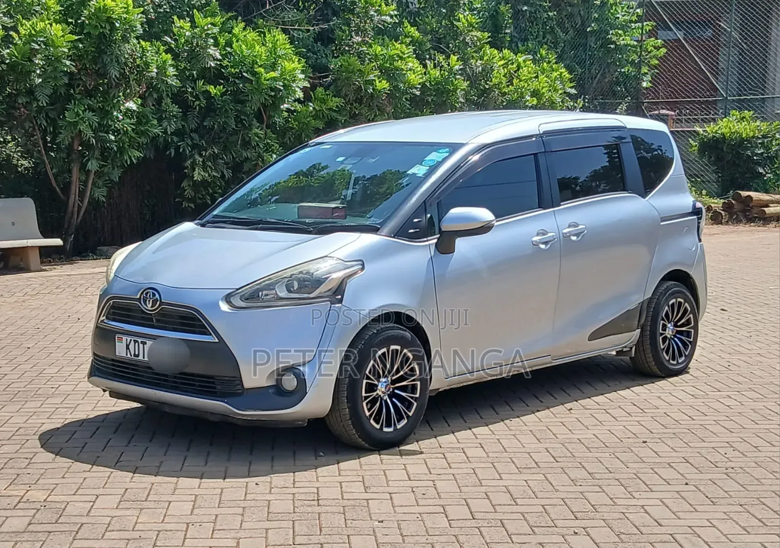 Toyota Sienta 2018 Silver
