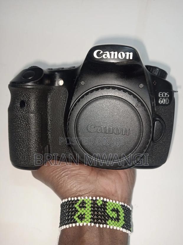 Canon Eos 60d + 50mm Prime Lens + 2 Batteries