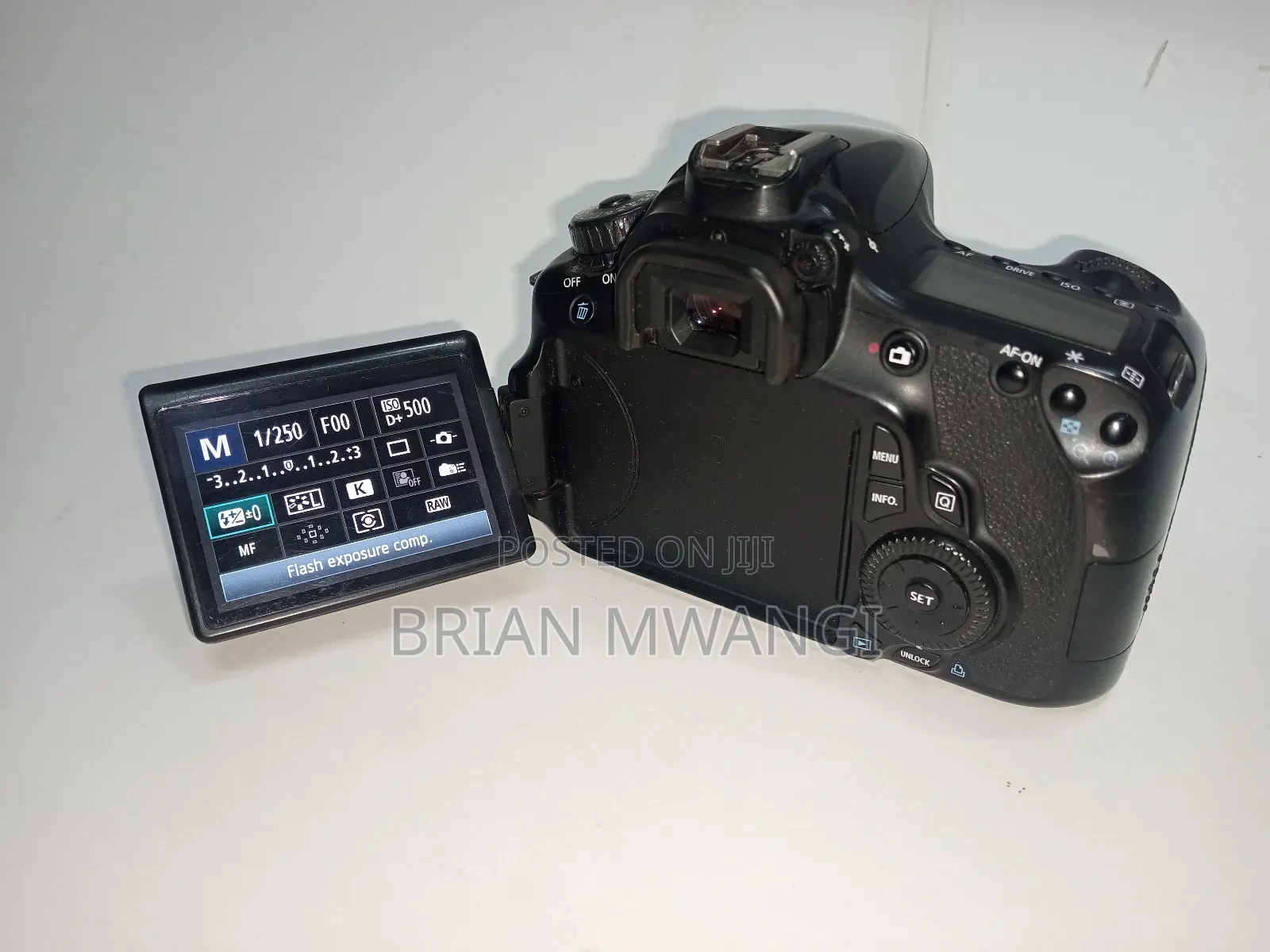 Canon Eos 60d + Kit Lens + 2 Batteries