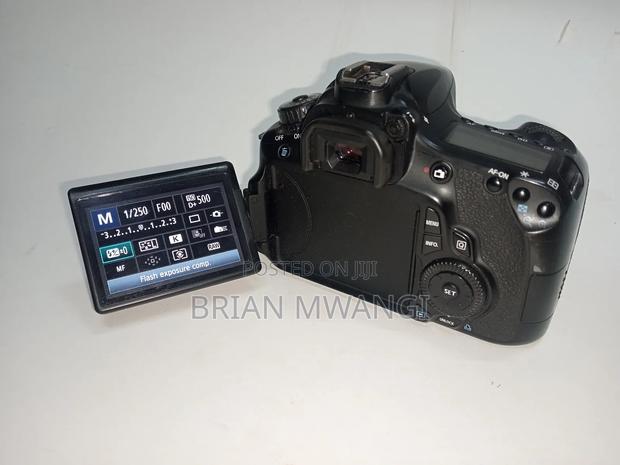 Canon Eos 60d + 50mm Prime Lens + 2 Batteries - thumbnail 2