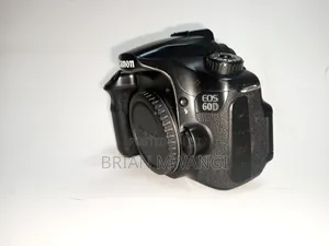 Canon Eos 60d + Kit Lens + 2 Batteries