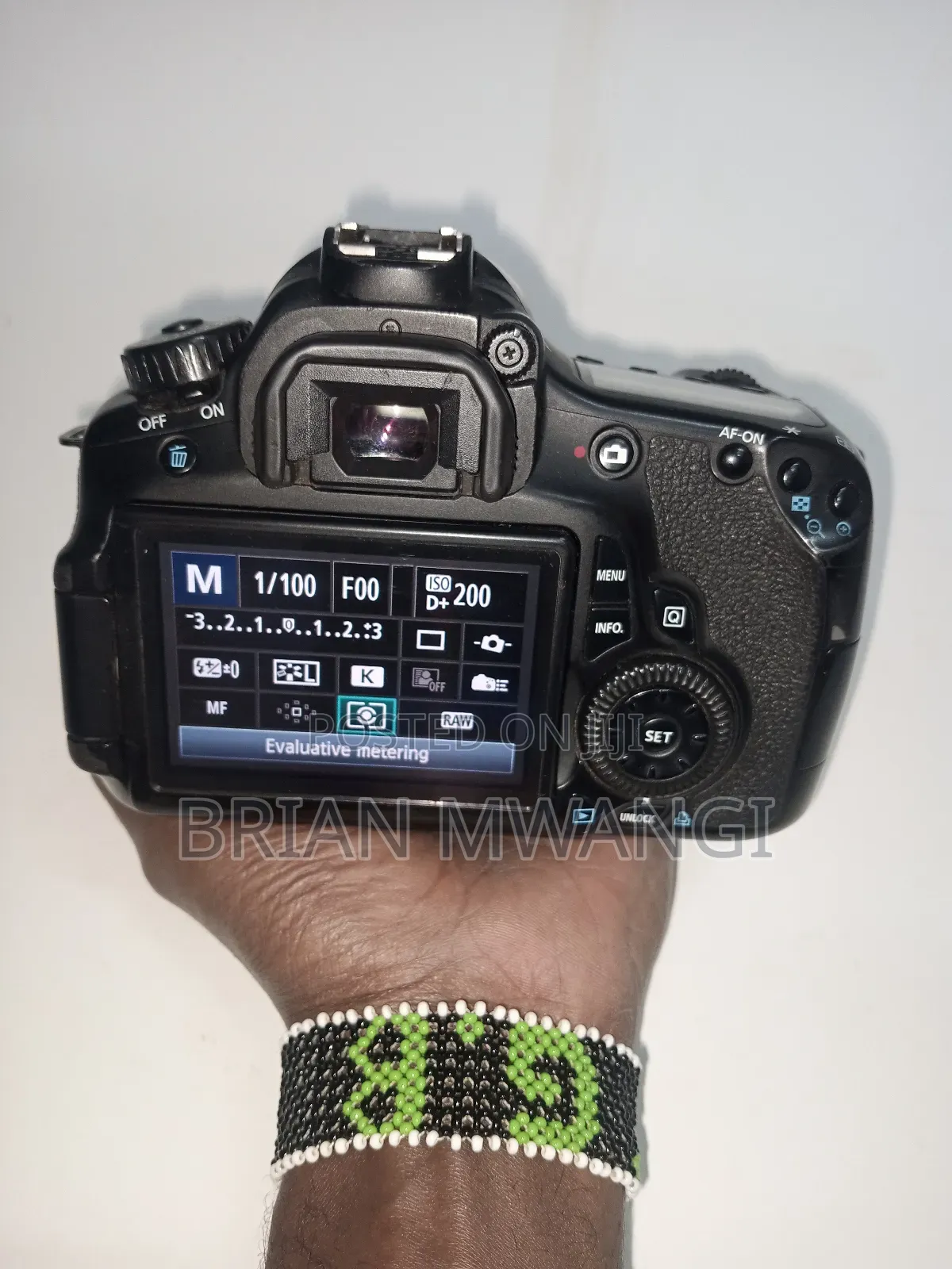 Canon Eos 60d + Kit Lens + 2 Batteries