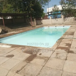 Pool Cleaning and Maintenance Services