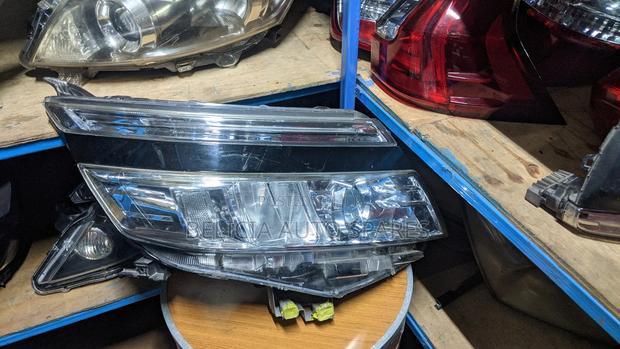 Voxy 2015 Headlight