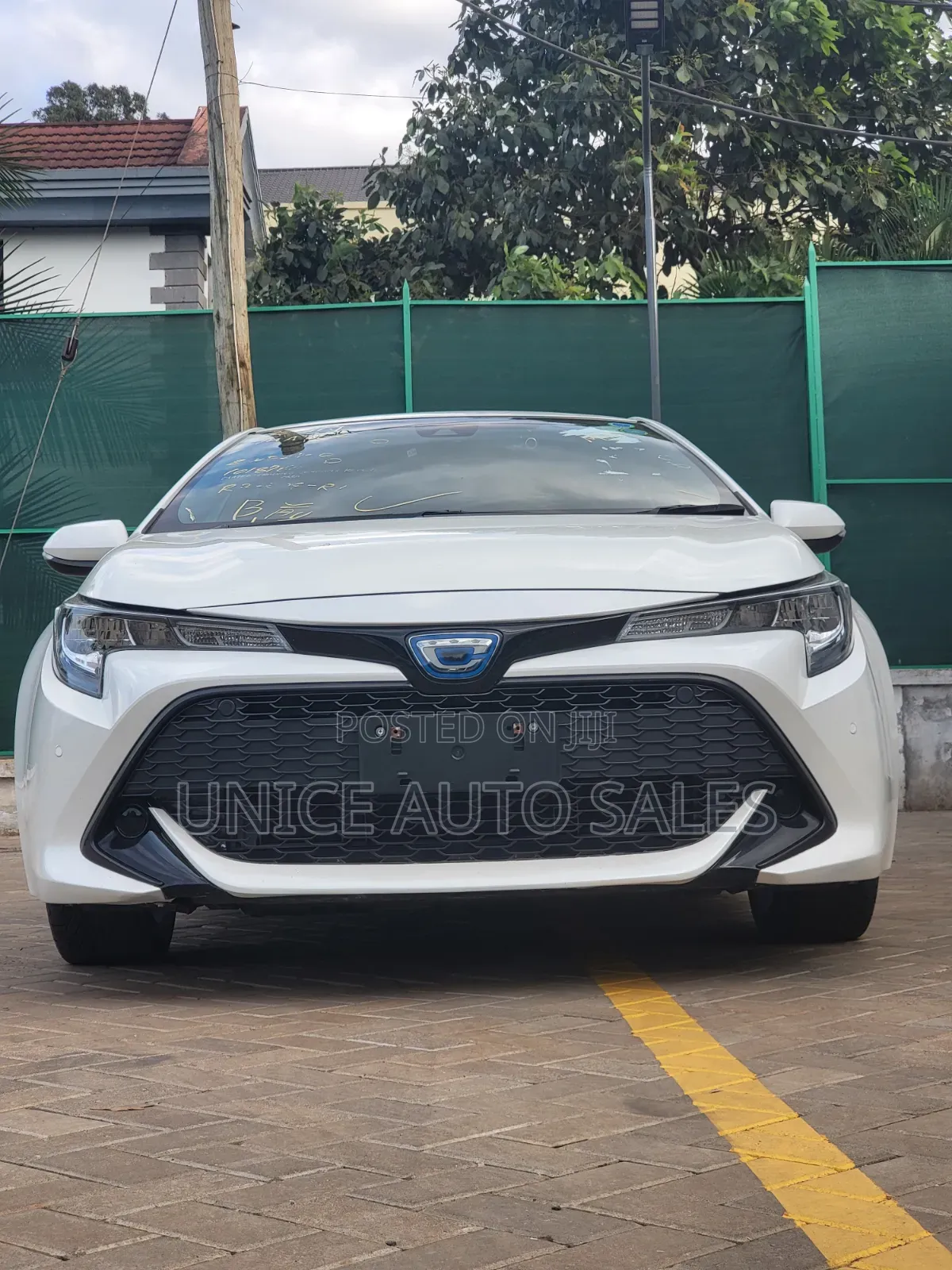 Toyota Corolla SE (1.8L 4cyl 6M) 2019 White