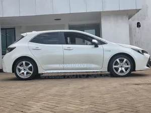 Toyota Corolla SE (1.8L 4cyl 6M) 2019 White