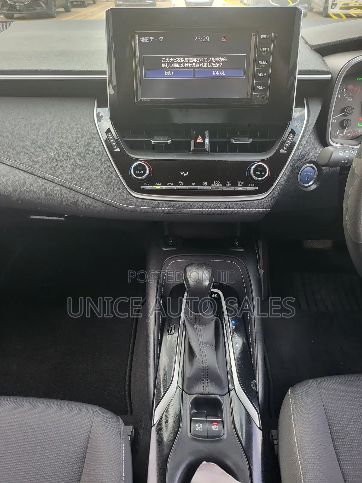 Toyota Corolla SE (1.8L 4cyl 6M) 2019 White