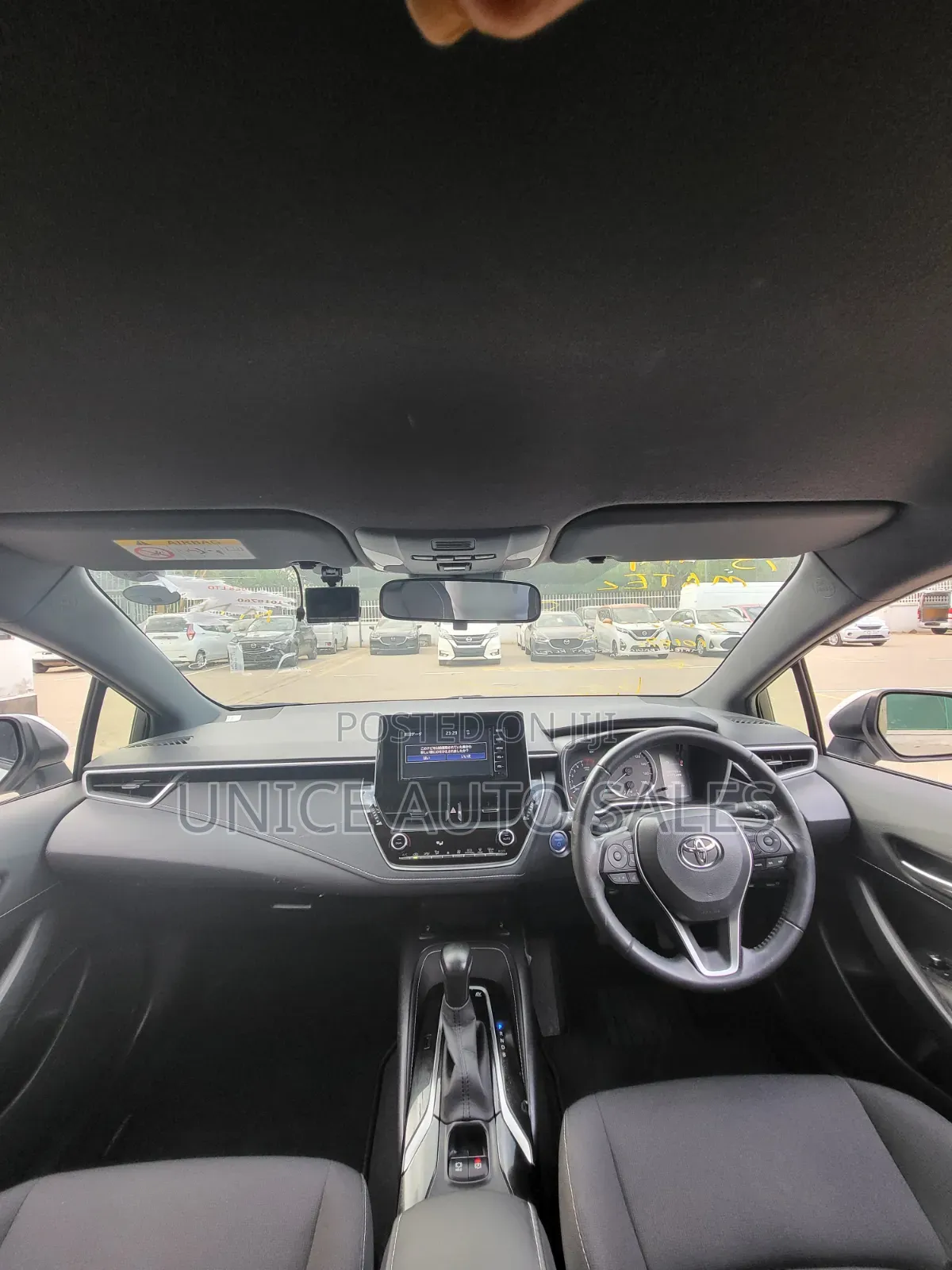 Toyota Corolla SE (1.8L 4cyl 6M) 2019 White