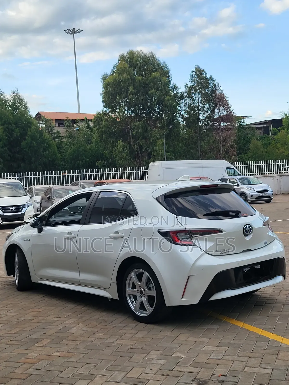 Toyota Corolla SE (1.8L 4cyl 6M) 2019 White