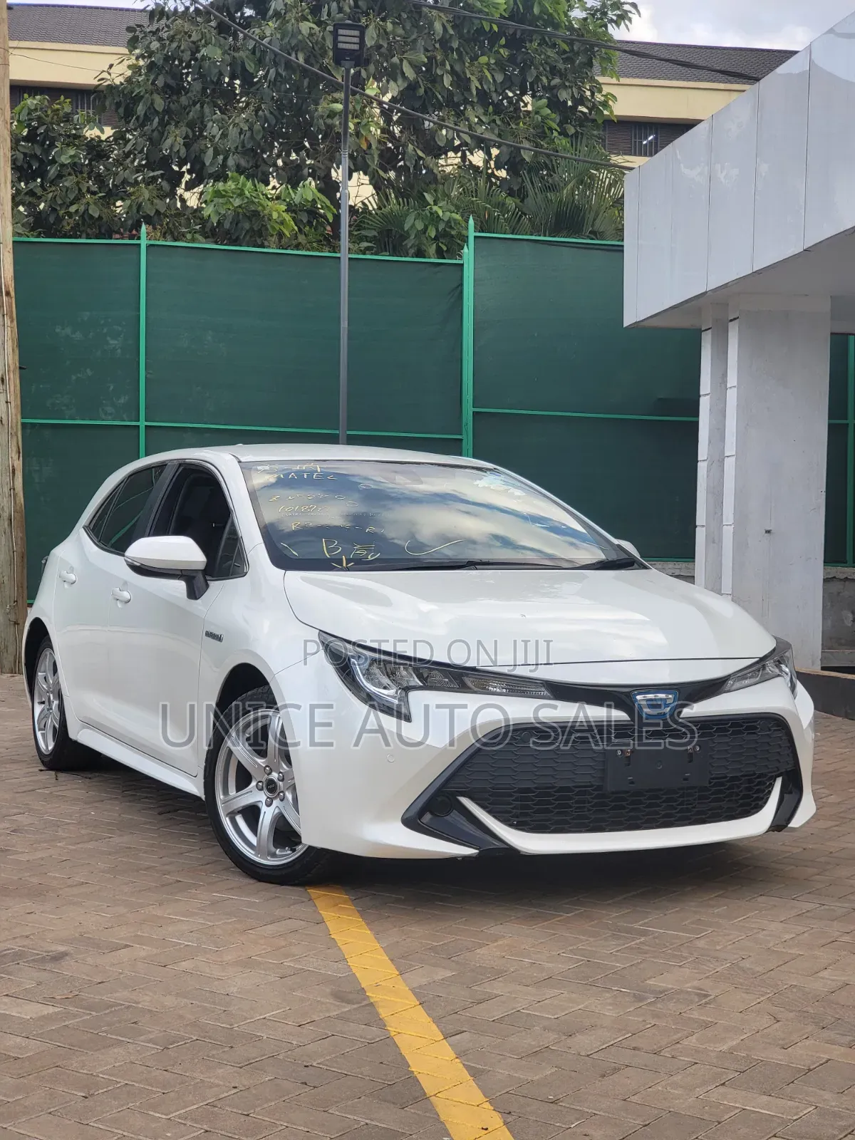 Toyota Corolla SE (1.8L 4cyl 6M) 2019 White