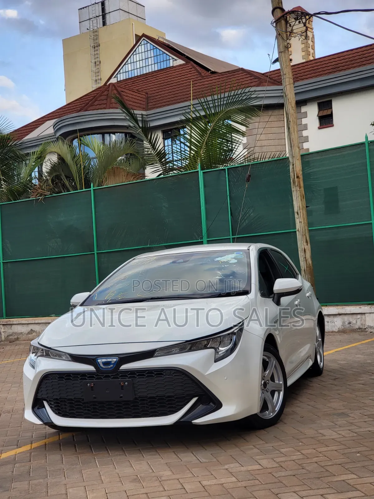 Toyota Corolla SE (1.8L 4cyl 6M) 2019 White