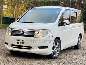 Honda Stepwgn 2012 White