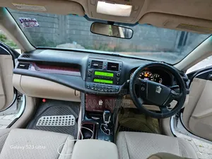 Toyota Crown 2008 White