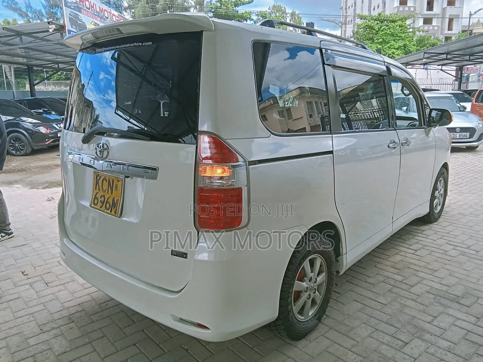 Toyota Noah 2012 White