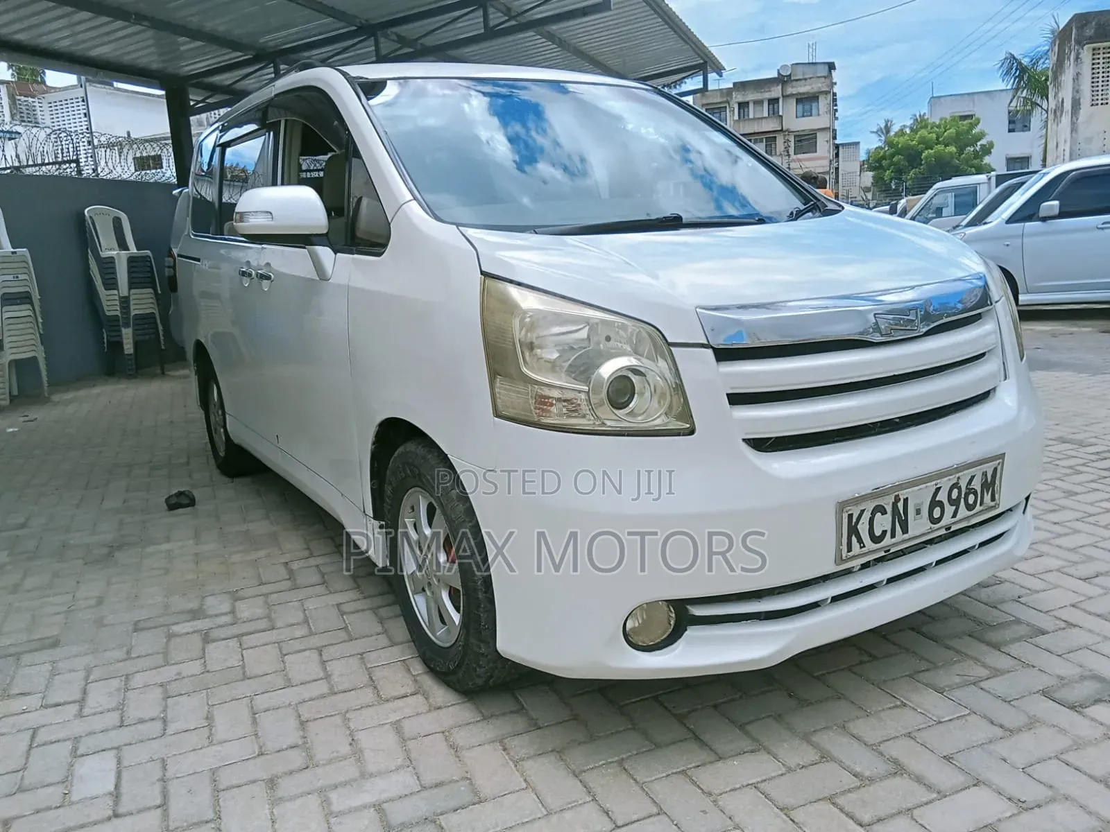 Toyota Noah 2012 White