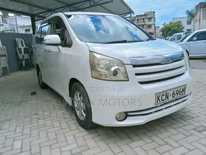 Toyota Noah 2012 White