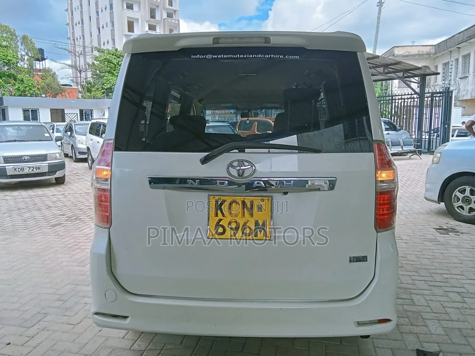 Toyota Noah 2012 White