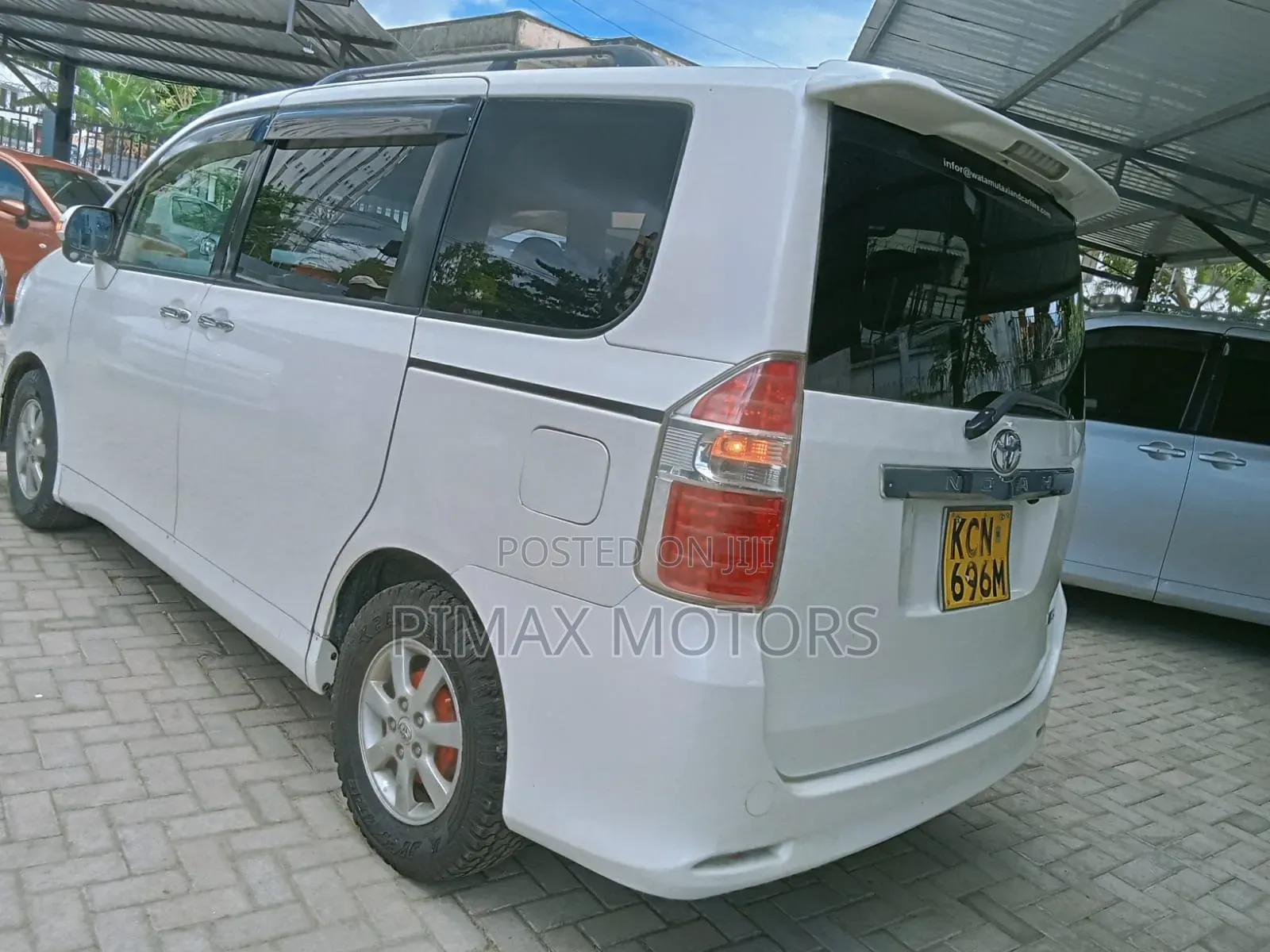 Toyota Noah 2012 White